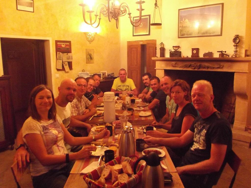 Chambres Et Table D'Hotes Au Brabo Mormoiron ภายนอก รูปภาพ
