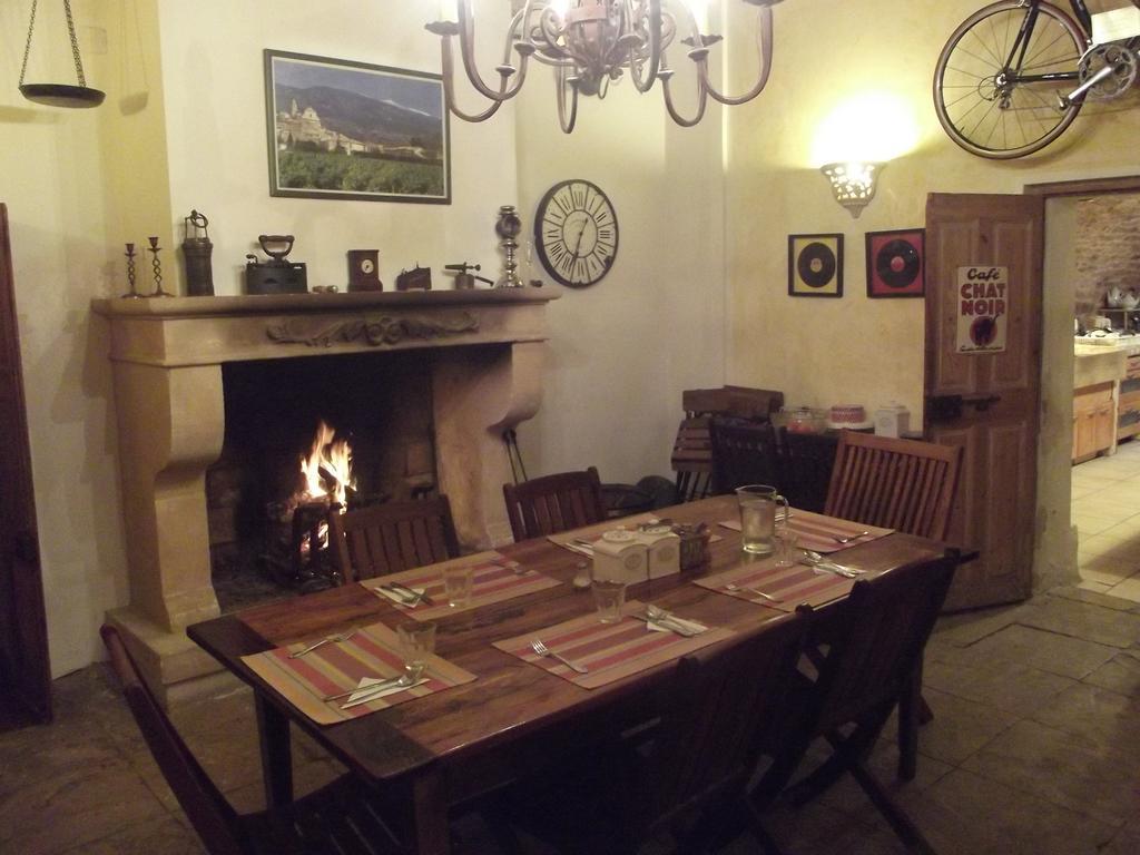 Chambres Et Table D'Hotes Au Brabo Mormoiron ภายนอก รูปภาพ